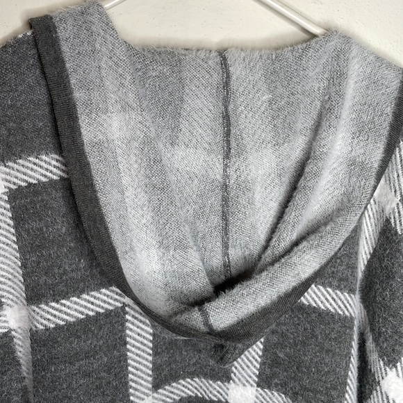 Lysse Tribeca Sweater Poncho wrap hoodie in Frost Plaid generous one size topper - Picture 4 of 8